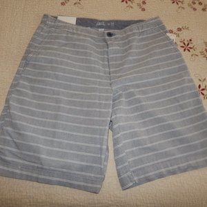 Men's IZOD Saltwater Relaxed Classic Shorts - Flat Front  30 Waist  9.5 Inseam
